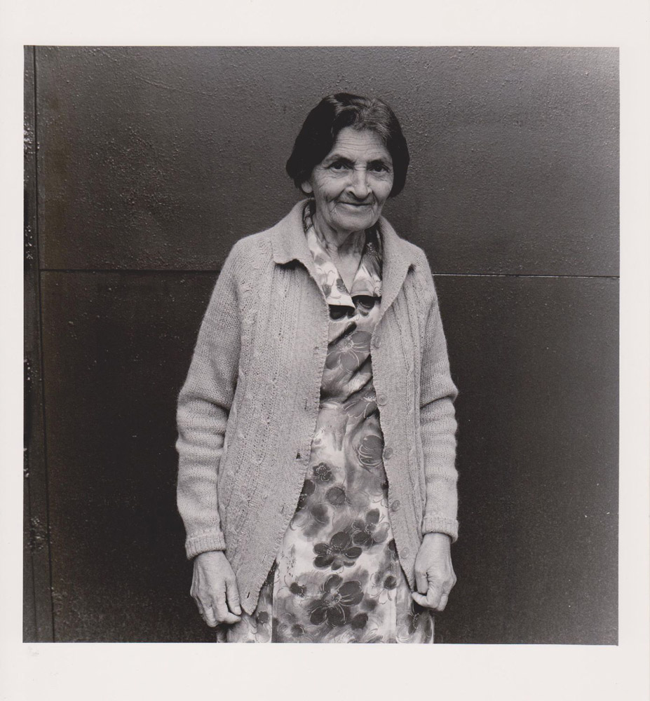 Portraitfoto aus der Serien „Mame Loschn“, alte Frau, Russland, 2000