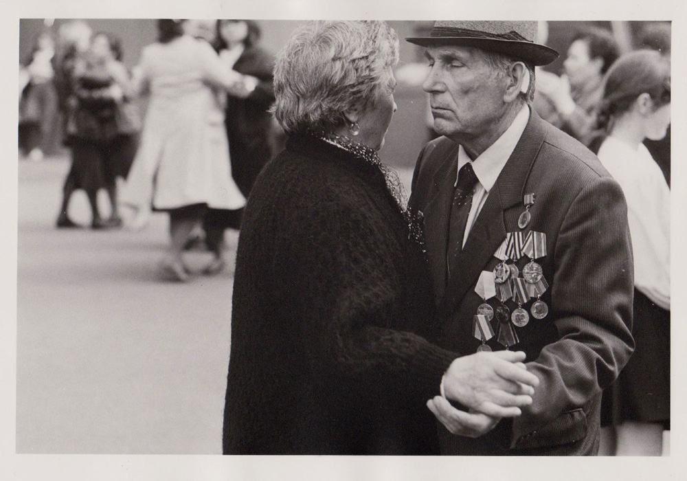 Foto aus der Serie Tag des Sieges, tanzende Veteranen, Russland, 1995